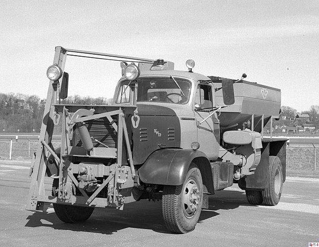 http://www.badgoat.net/Old Snow Plow Equipment/Trucks/Walter 100 Traction/Mass DPW Snowfighters/GW640H497-22.jpg